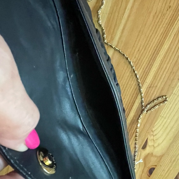 Gold hunter leather crossbody bag w/  gold tone strap ✅ 10 X 7 “ - Picture 4 of 7